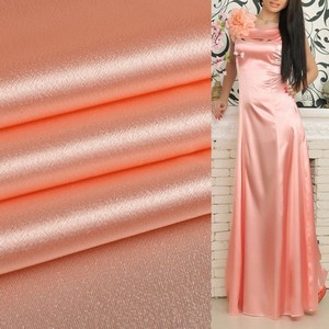 платье персикового цвета