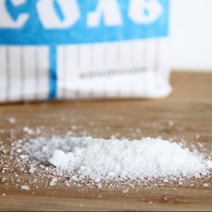 соль поможет в удалении пятен